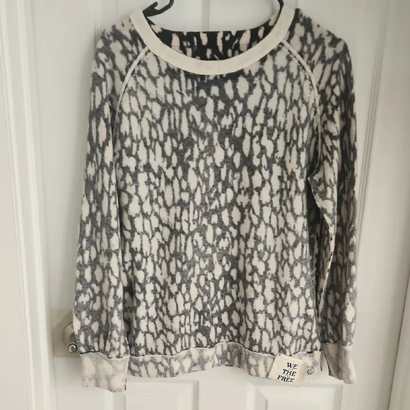 We The Free 100% Cashmere Animal Print Sweater - Picture 3 of 10